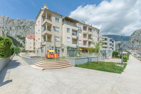 Отель Apartments Cetina  Омиш